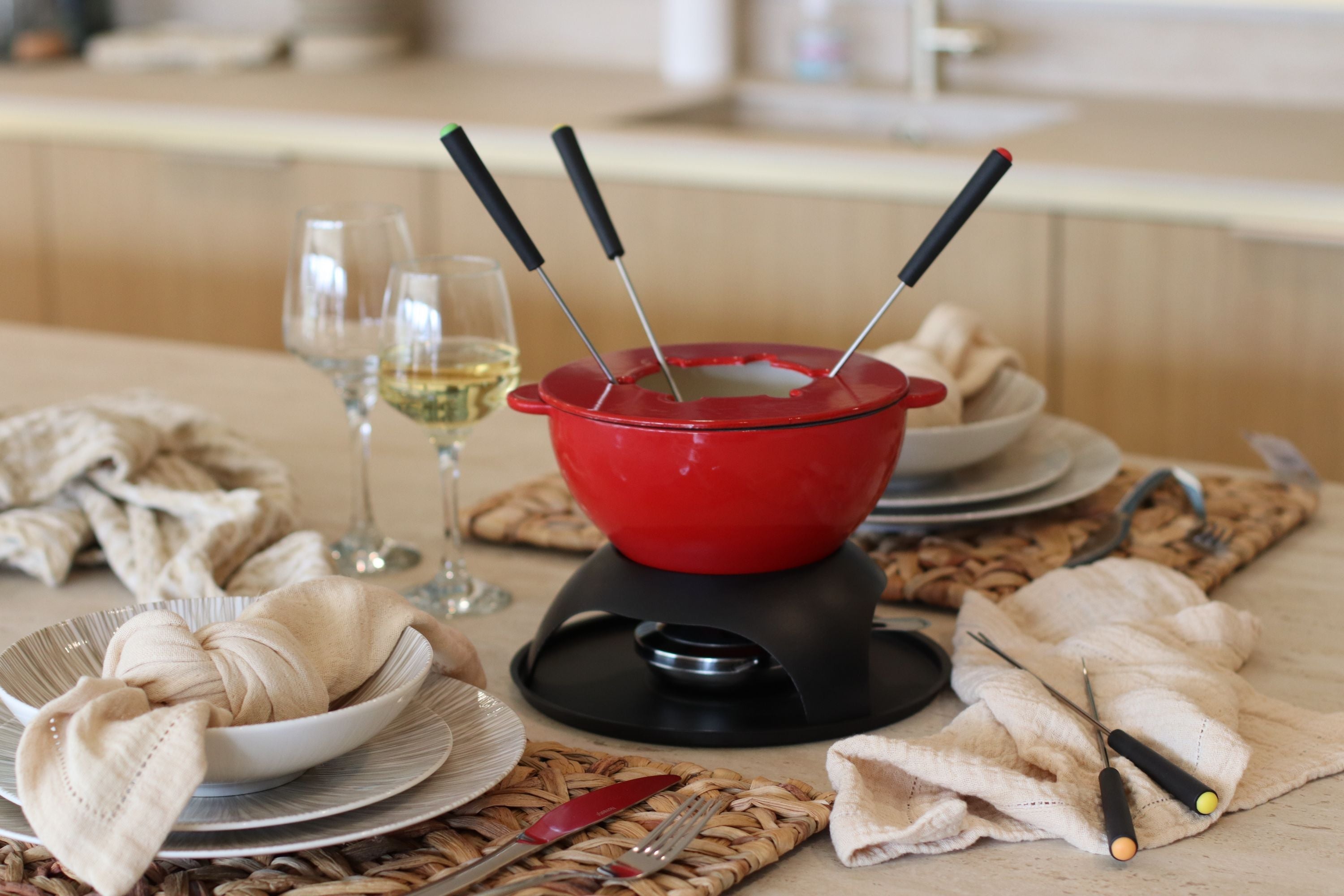 Comment entretenir un caquelon en fonte émaillée ? Astuces simples pour le garder en parfait état