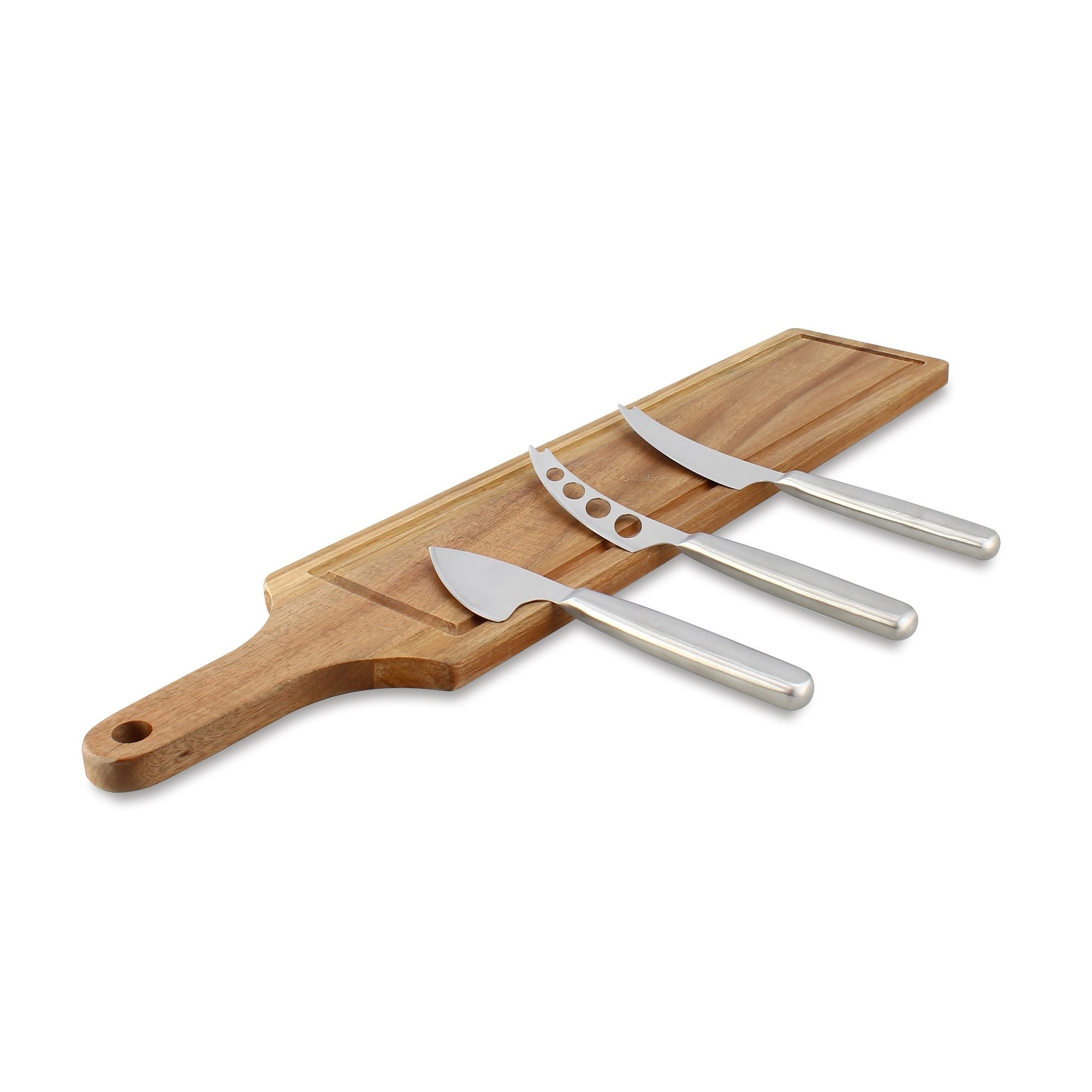 Planche à découper en acacia avec trois couteaux à fromage en acier inoxydable, vue de dessus en angle