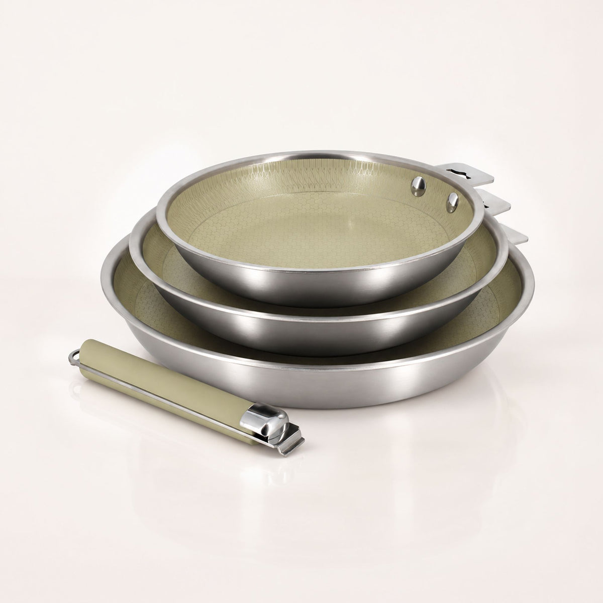 Lot de 3 poêles Aglaé empilées avec poignée amovible, intérieur beige antiadhésif et extérieur inox