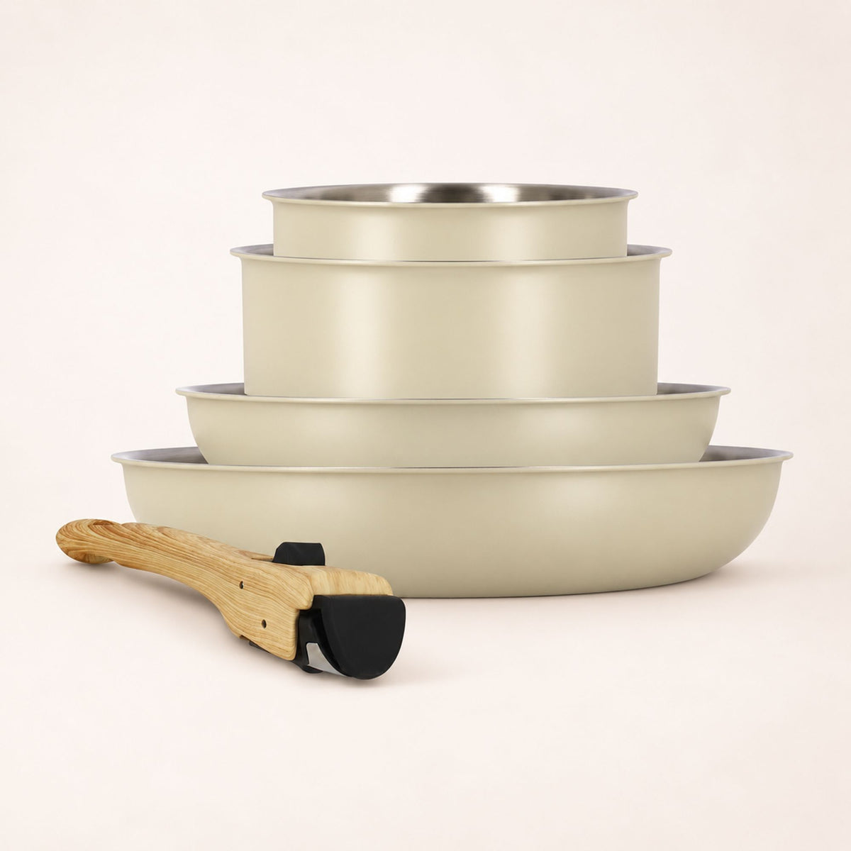 Set de 5 pièces Easynox amovible beige empilées avec poignée amovible au premier plan sur fond neutre
