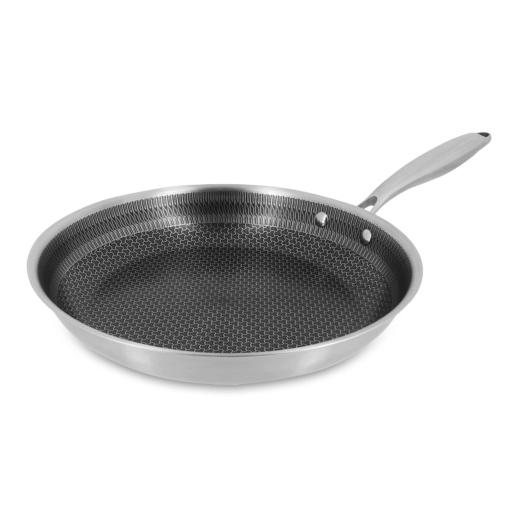 Poêle Trinox 30cm Menastyl en acier inoxydable avec revêtement antiadhésif noir, vue de trois quarts sur fond blanc