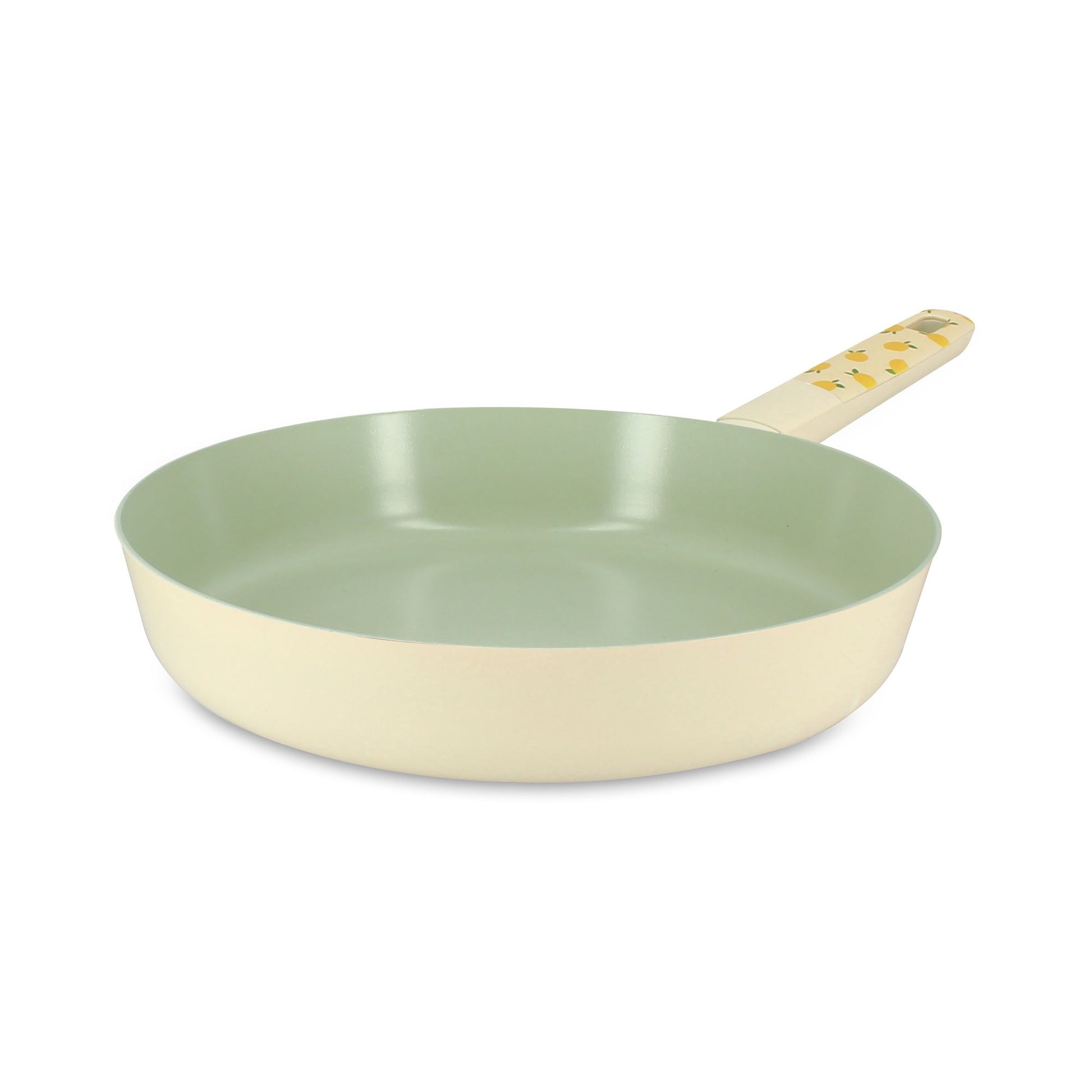 Poêle Citron 28cm en aluminium Menastyl, extérieur beige et intérieur vert pastel, vue de trois quarts
