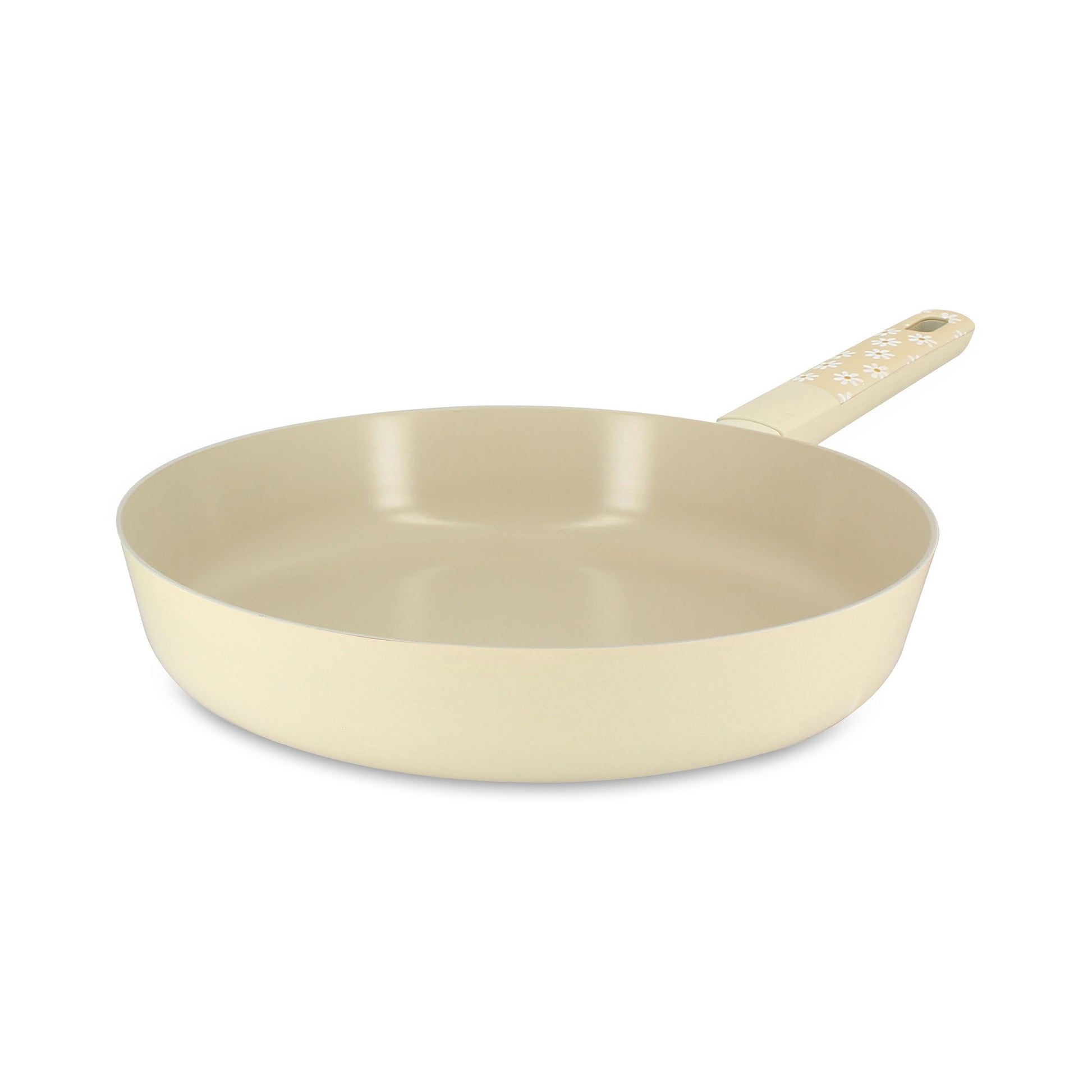 Poêle Marguerite 28cm en aluminium beige crème Menastyl, vue de trois-quarts avec manche étoilé