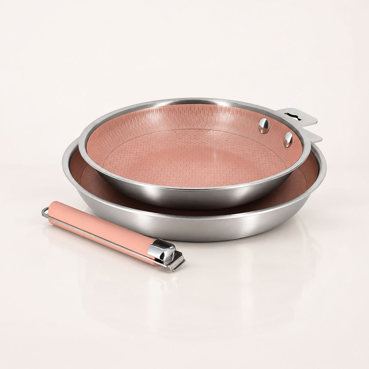 Lot de 2 poêles Aglaé en acier inoxydable empilées avec poignée amovible rose gold, vue d'ensemble
