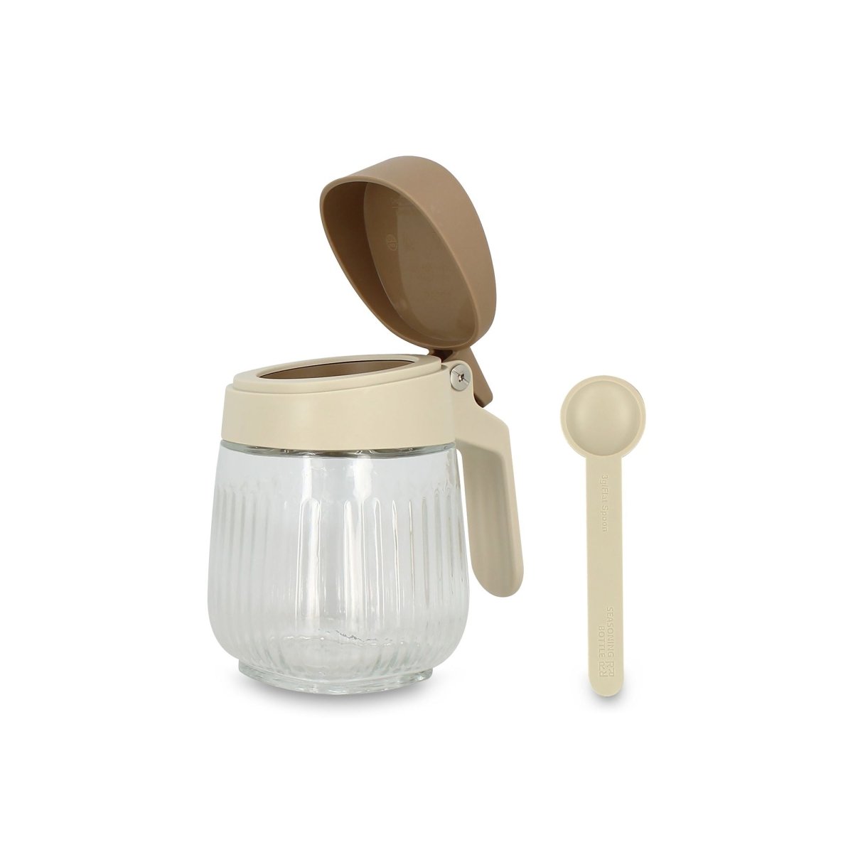 Bocal à épices en verre avec couvercle crème et cuillère doseuse Menastyl, vue ouverte sur fond blanc