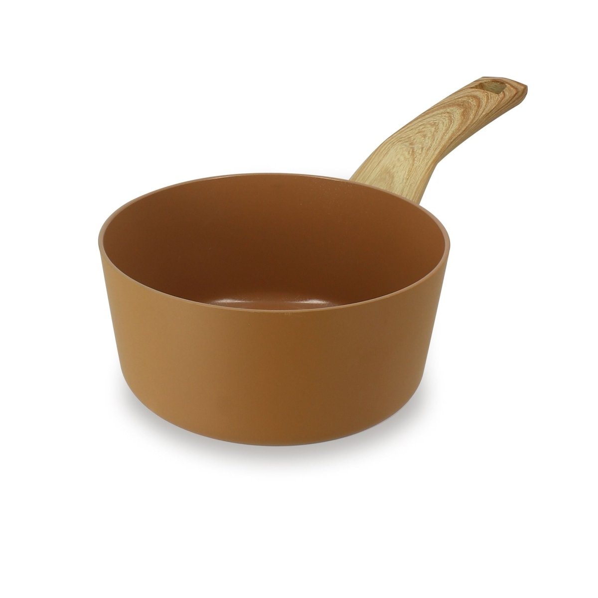 Casserole Colorama 16 cm en aluminium caramel avec manche bois, vue de trois-quarts sur fond blanc