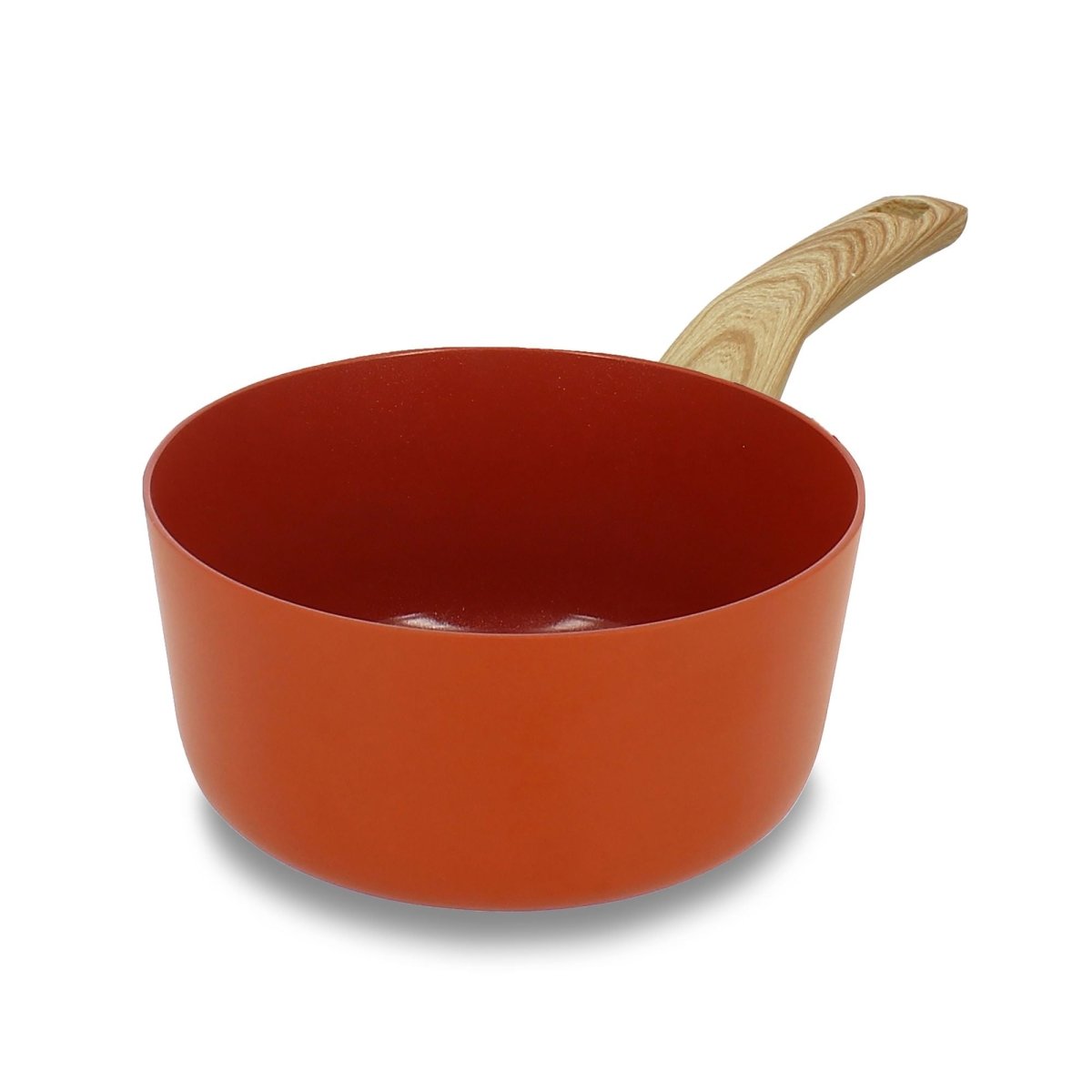 Casserole Colorama 20 cm orange avec poignée bois effet grain, vue de trois-quarts sur fond blanc