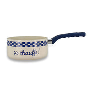 Casserole Ginette 18cm beige avec motif carreaux bleus et poignée ergonomique Menastyl, vue de profil sur fond blanc