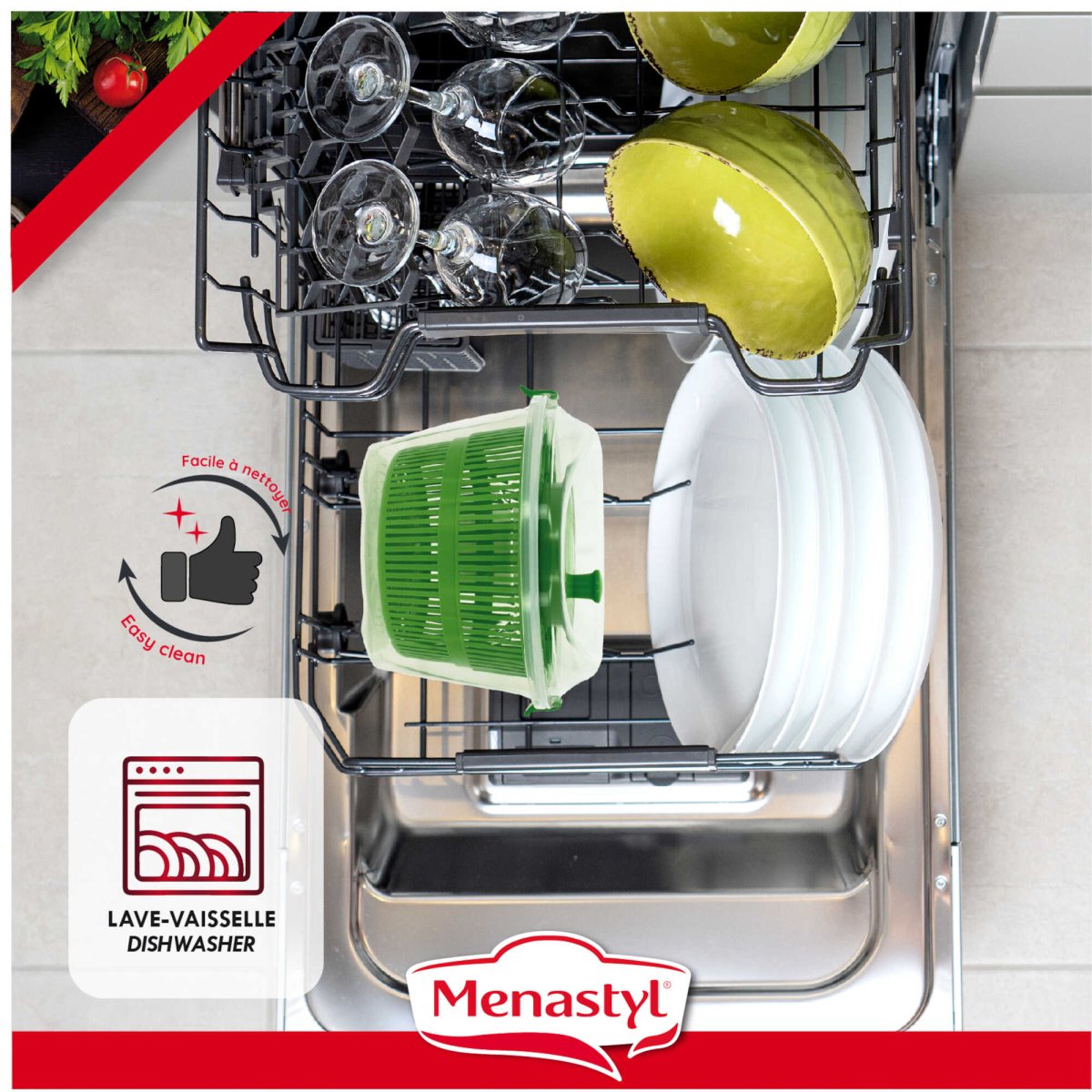 Essoreuse à salade verte et blanche dans un lave-vaisselle ouvert avec assiettes et verres propres