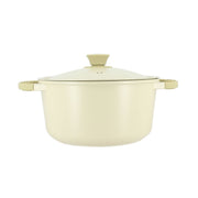 Faitout Pure 24cm Menastyl en fonte d'aluminium recyclé coloris crème avec couvercle et poignées, vue de profil