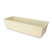 Moule à cake rectangulaire couleur crème en acier carbone Menastyl Colorama 30,5 cm, vue de trois quarts