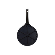Poêle à pancakes 26cm Menastyl en aluminium noir, 6 empreintes cœur, vue de dessus avec manche