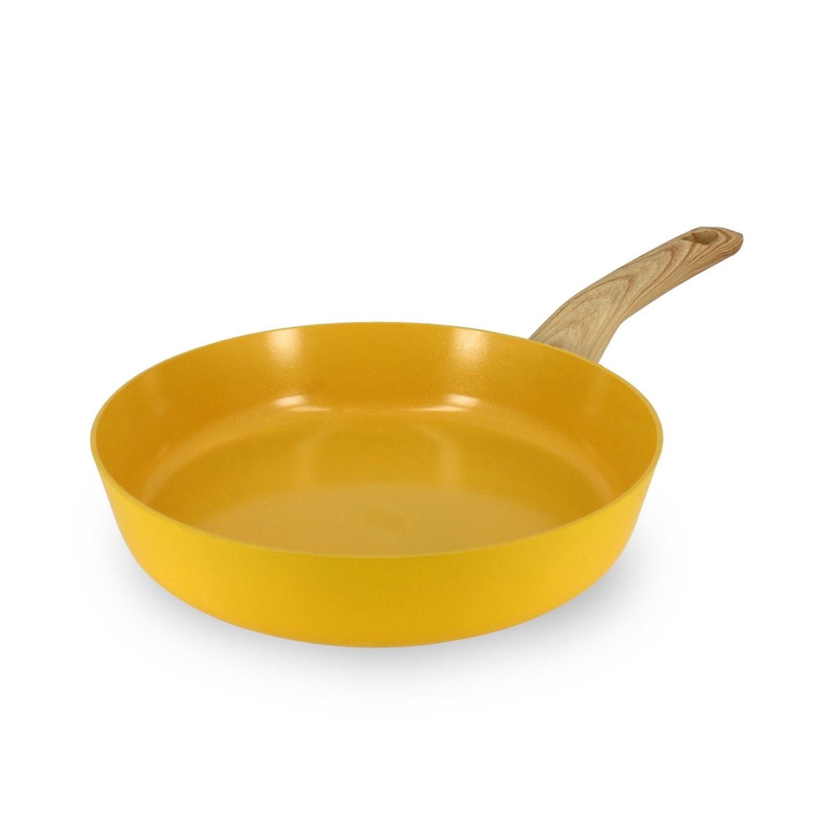 Poêle Colorama 24 cm jaune moutarde en aluminium avec manche bois, vue de trois quarts