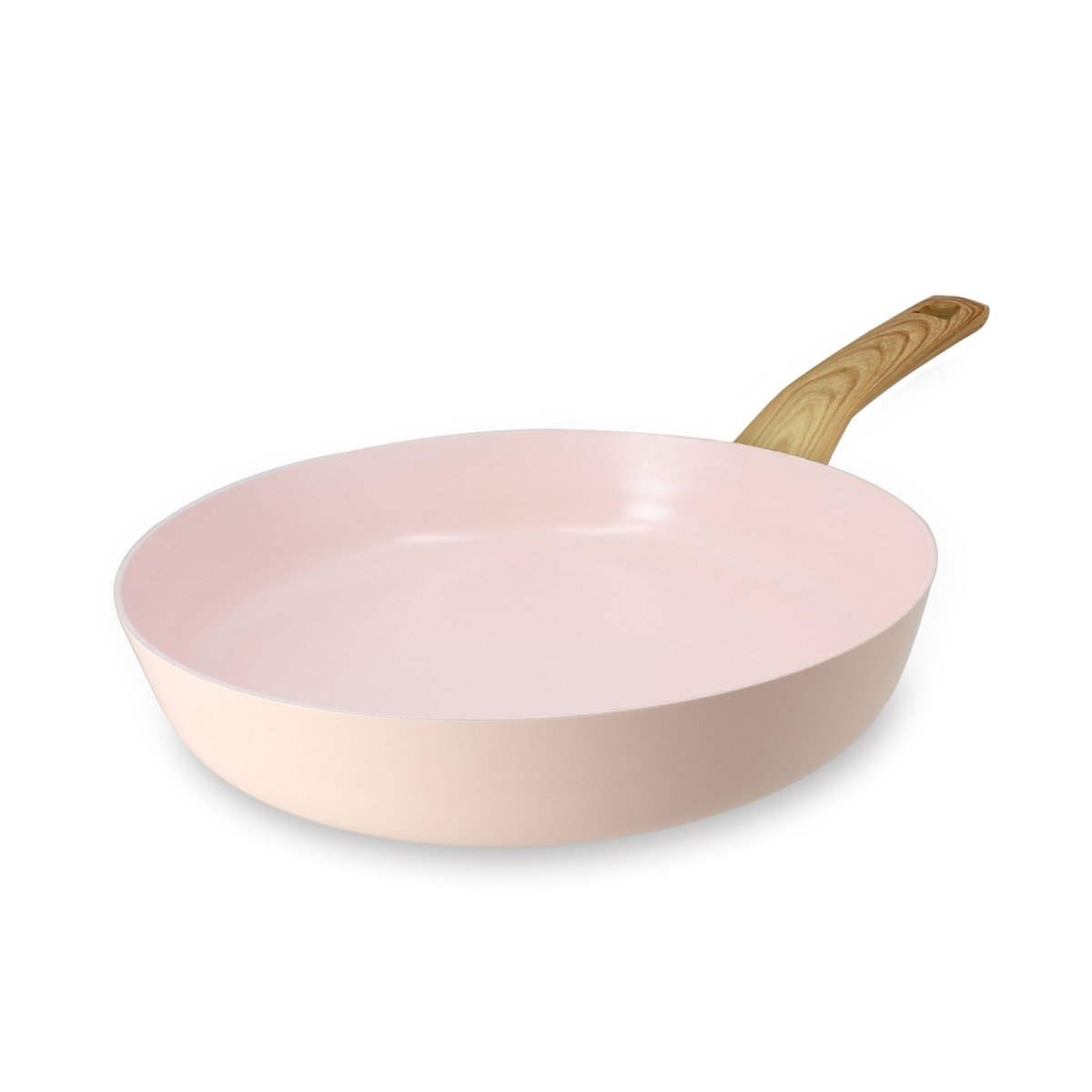 Poêle Colorama rose pâle avec manche en bois, vue de trois quarts sur fond blanc