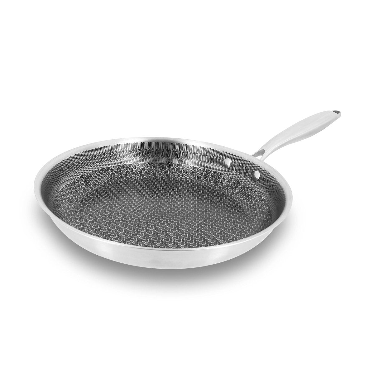 Poêle Trinox 28cm en acier inoxydable avec revêtement antiadhésif nid d'abeille Menastyl, vue de trois quarts
