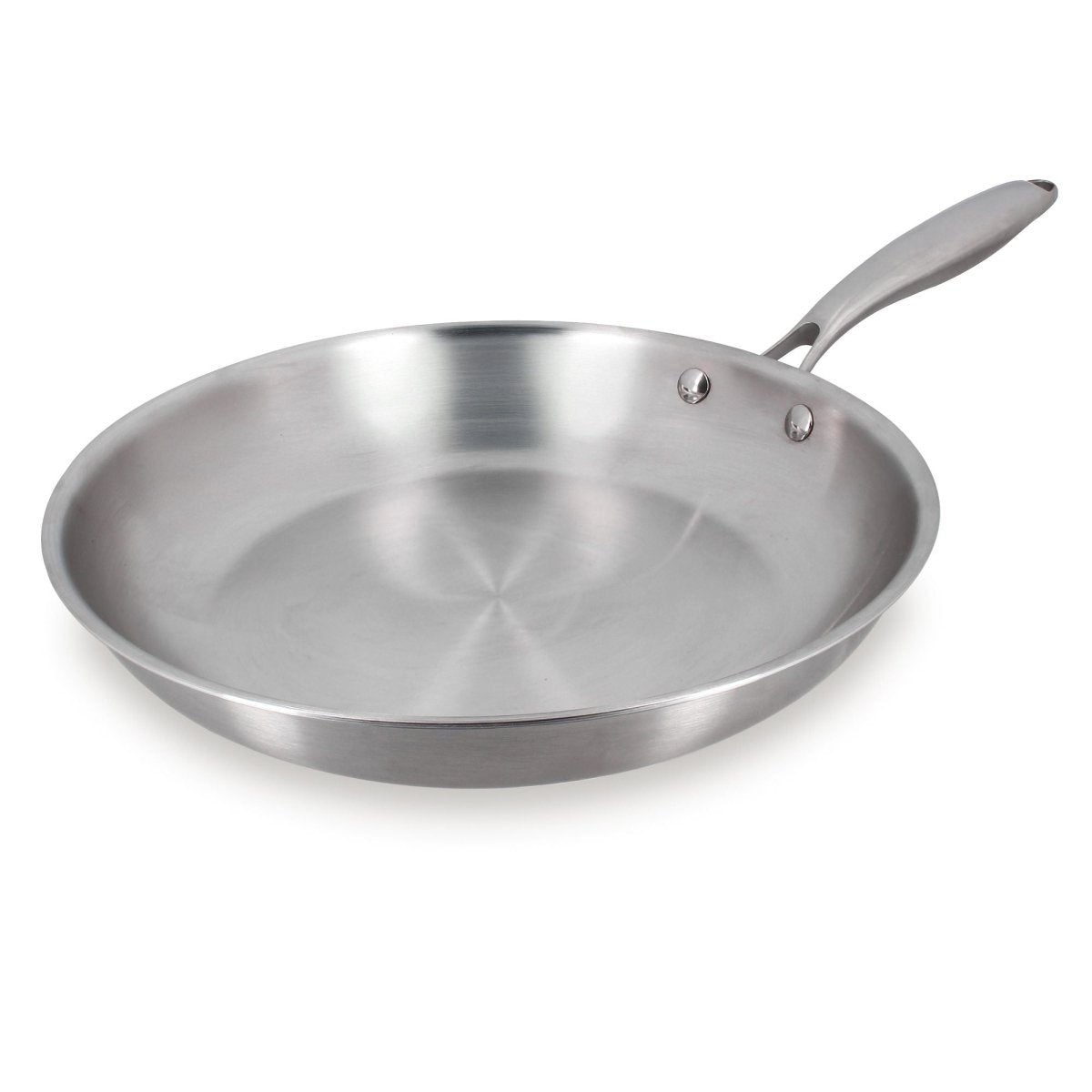Poêle Trinox 30cm en acier inoxydable triple couche Menastyl, vue de trois quarts sur fond blanc