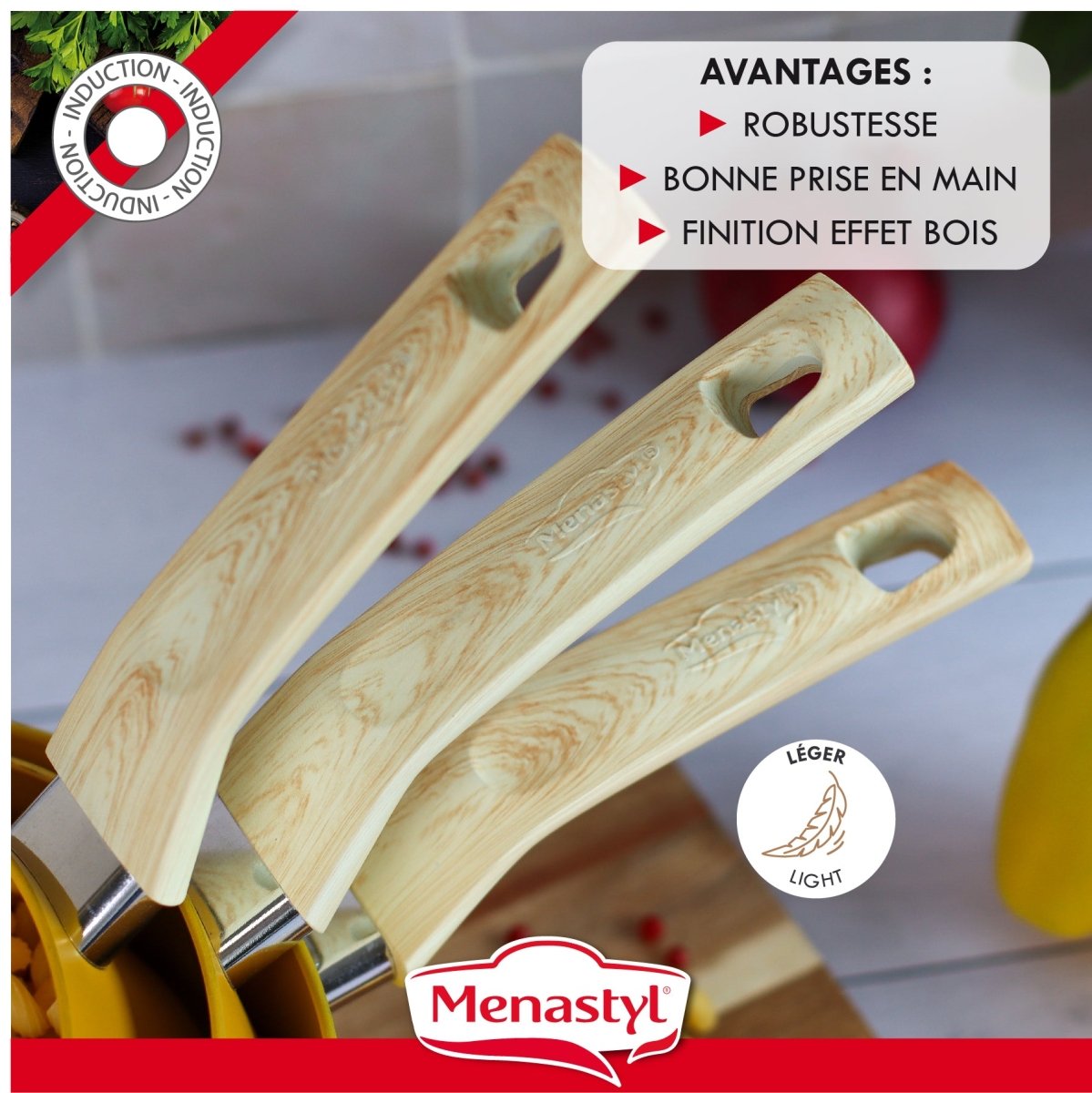 Trois manches de casseroles Colorama en induction, finition effet bois clair avec œillet de suspension