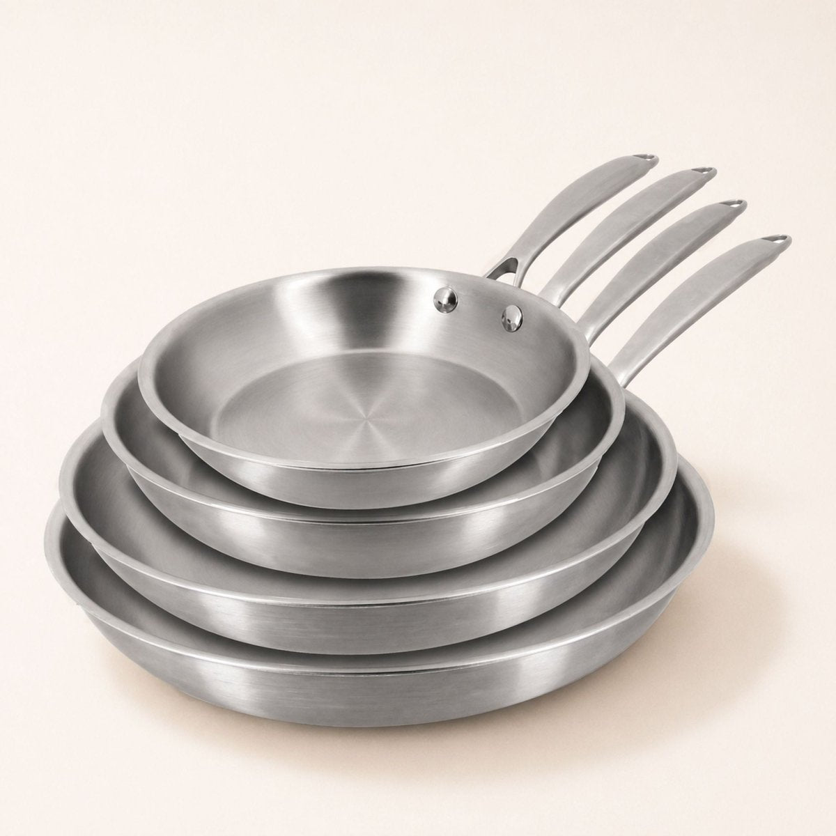 Set de 4 poêles Triply Menastyl en acier inoxydable empilées, tailles 20 à 32 cm, fabrication française