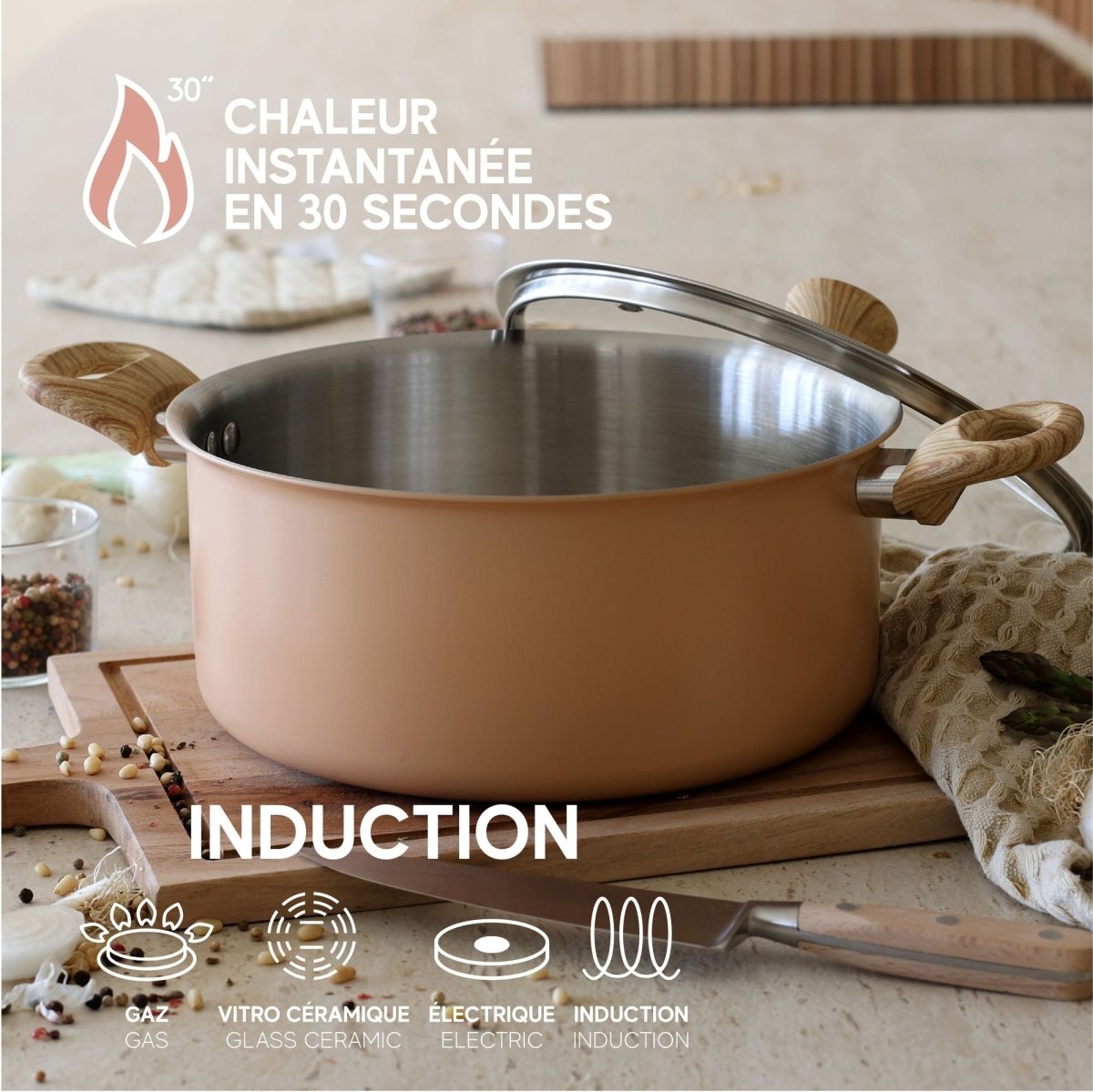 Casserole induction beige et inox du set Easynox avec poignées bois, compatible tous feux dont induction