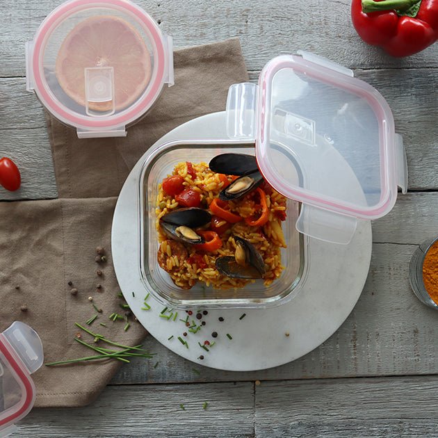 Boîte hermétique carrée 800ml en verre borosilicate avec paella aux moules, vue d'ensemble avec couvercle ouvert