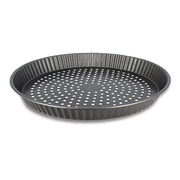 Moule à tarte perforé Amandine 30 cm en acier carbone noir antiadhésif Menastyl, vue de trois quarts